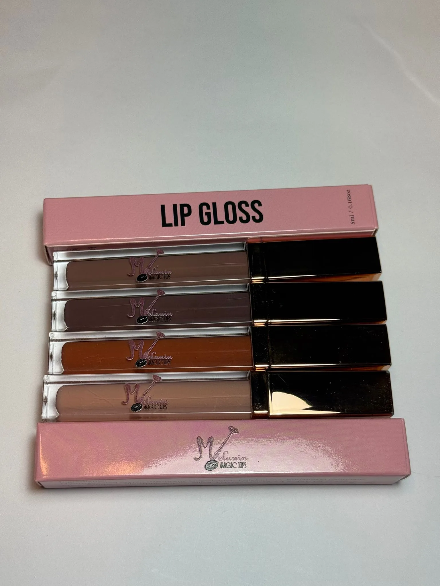 Melanin Magic Lips – Verzorgende Lipgloss met Luxe Glans-534 Chill - Afbeelding 3